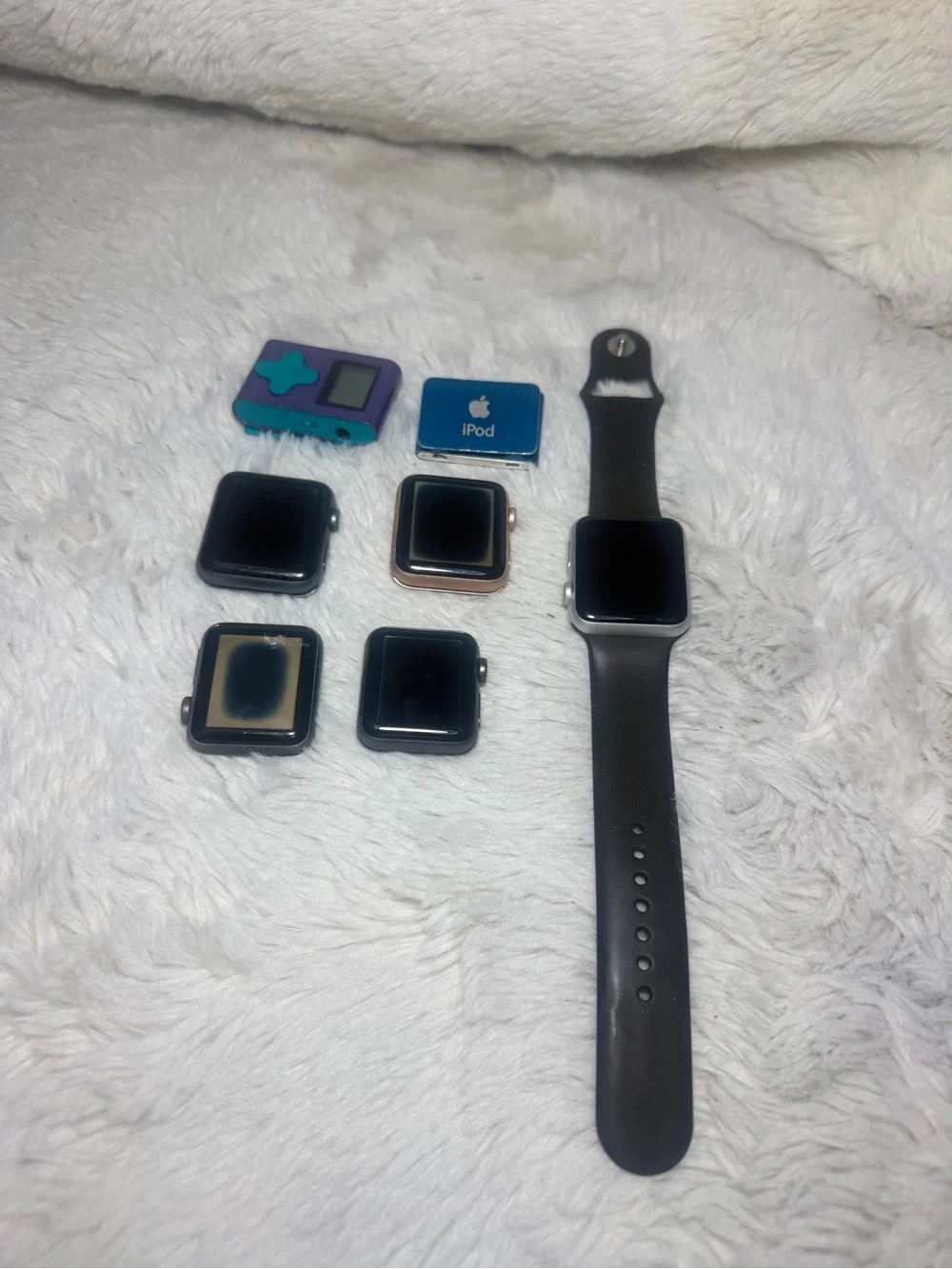 Lot 6 apple devices for parts or repairs please read